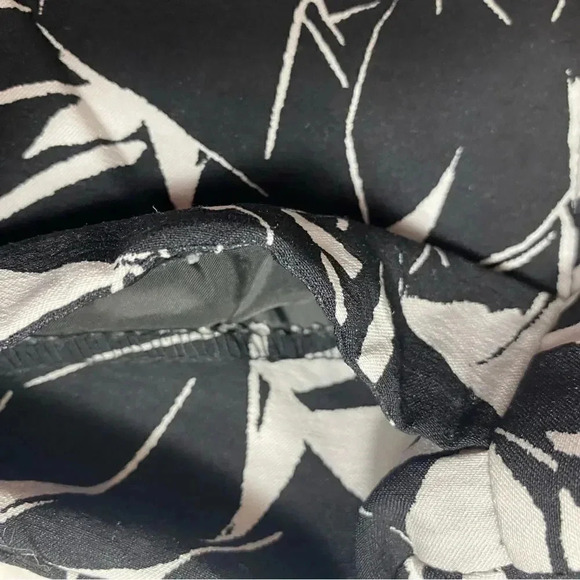 ✅ 3 for $15 ✅ Mario Serrani Italy B/W Floral print Bermuda Shorts Size 6 - Picture 7 of 8